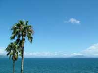 写真：鹿児島の青い空と海。
